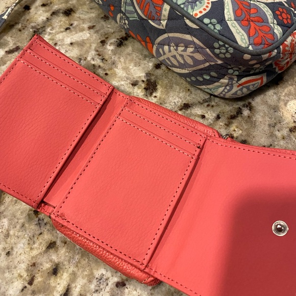 Vera Bradley Small Crossbody - Picture 4 of 4